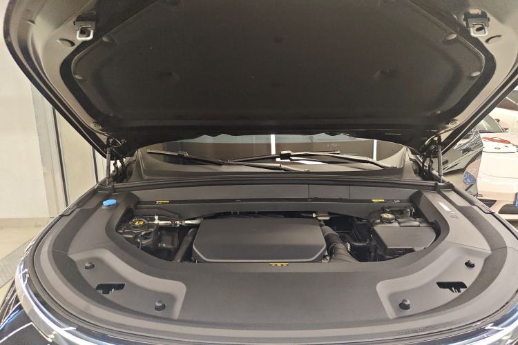 Used Li Auto L8 2024 Max Engine Bay