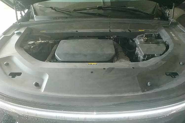 Used Li Auto L8 2024 Pro Model Engine Bay