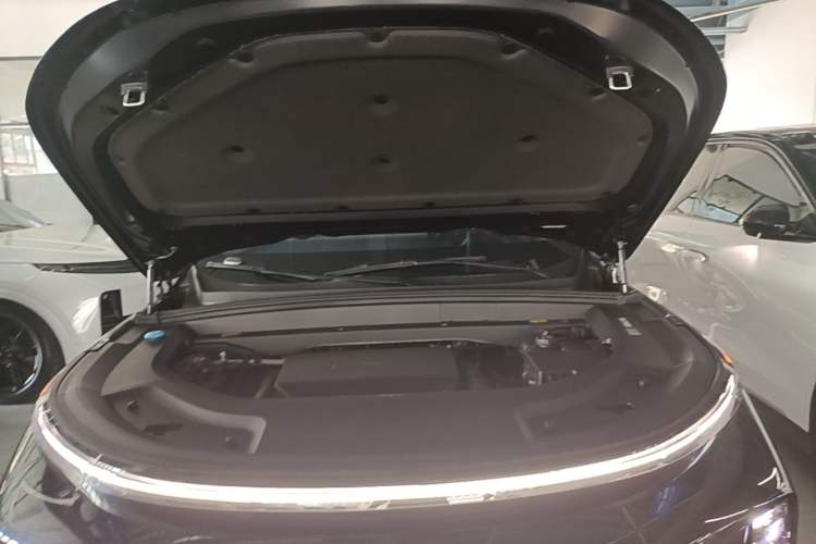 Used Li Auto L8 2024 Pro Model Engine Bay