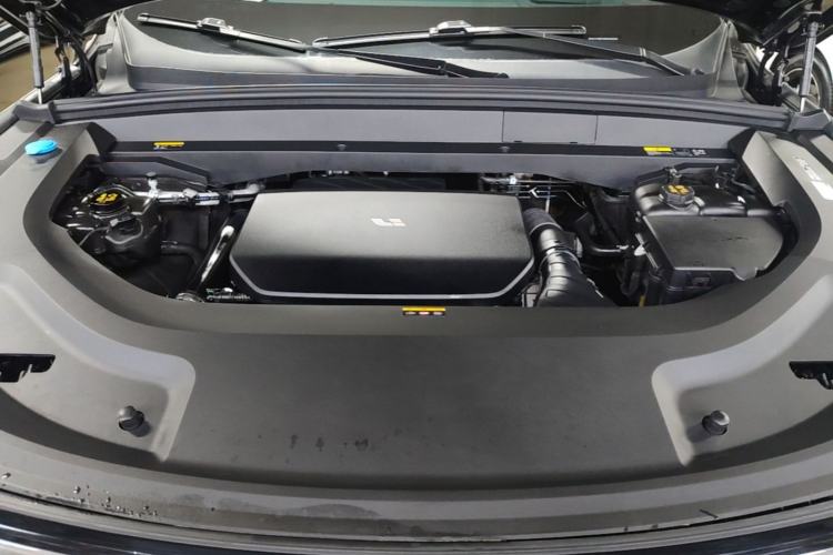 Used Li Auto L8 2024 Pro Model Engine Bay