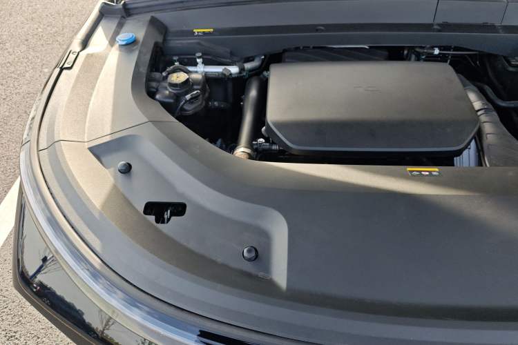 Used Li Auto L8 2024 Pro Model Engine Bay Right
