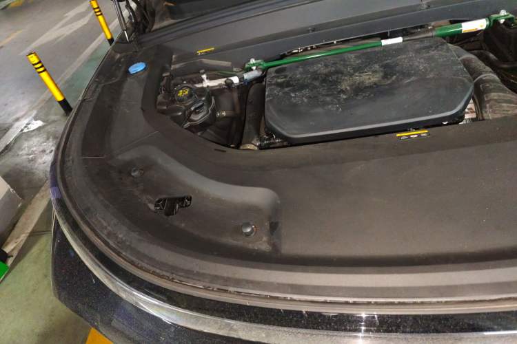 Used Li Auto L8 2024 Max Engine Bay Right