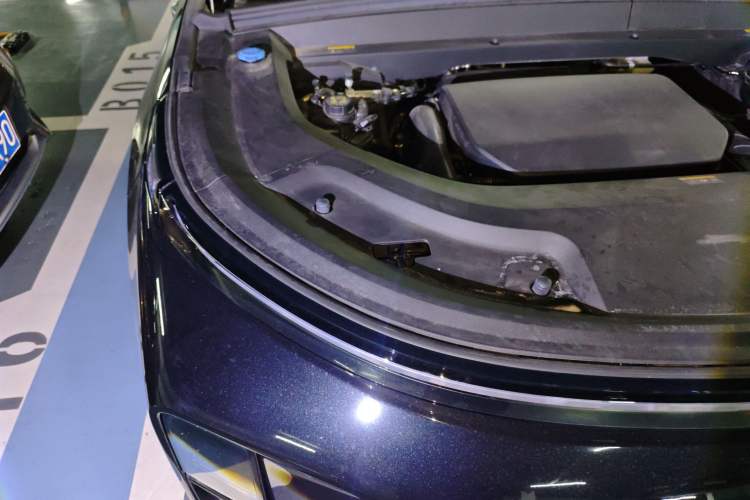 Used Li Auto L8 2024 Ultra Model Engine Bay Right