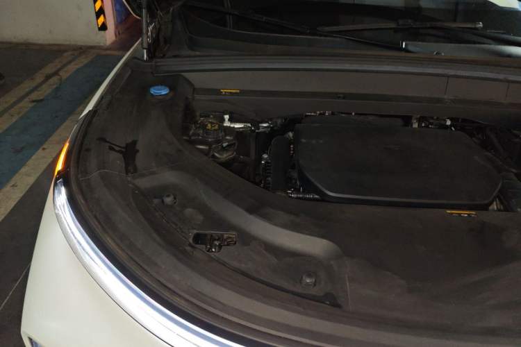 Used Li Auto L8 2024 Pro Model Engine Bay Right