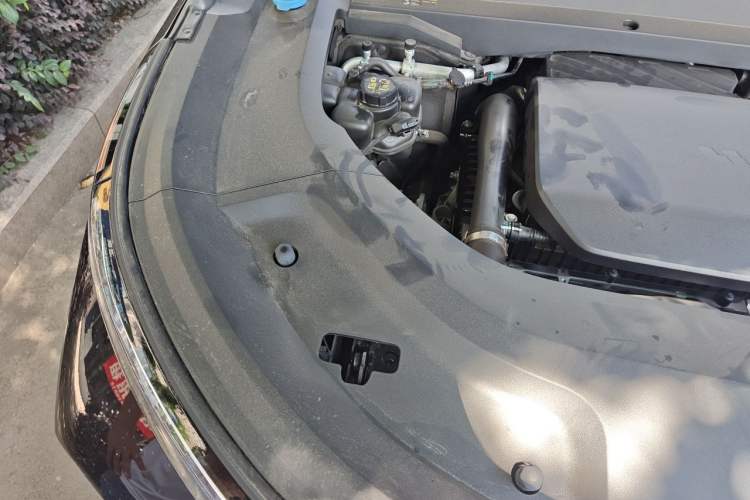 Used Li Auto L8 2024 Pro Model Engine Bay Right