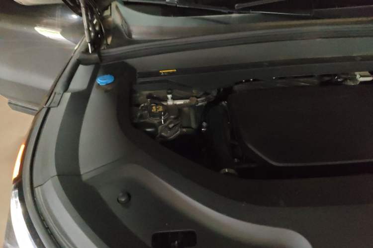 Used Li Auto L8 2024 Max Engine Bay Right