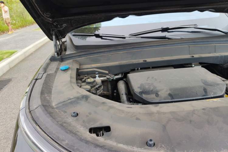 Used Li Auto L8 2024 Max Engine Bay Right