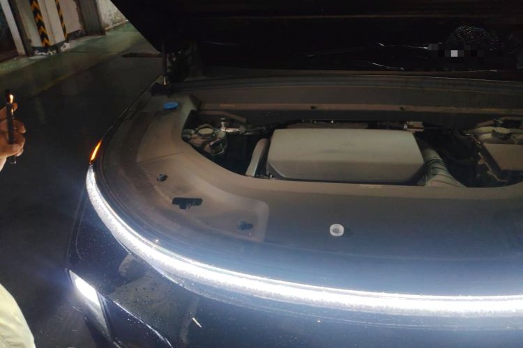 Used Li Auto L8 2024 Max Engine Bay Right