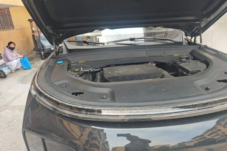 Used Li Auto L8 2024 Max Engine Bay Right