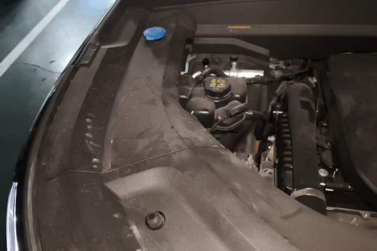 Used Li Auto L8 2024 Ultra Model Engine Bay Right