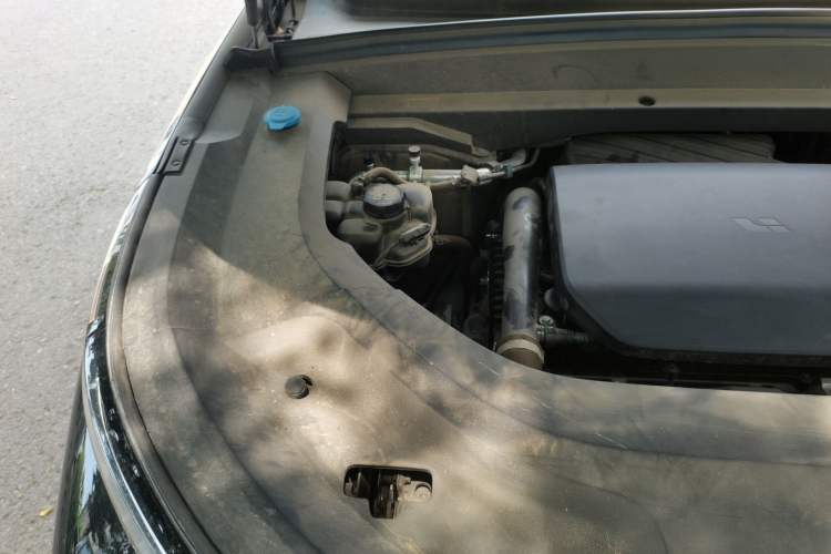 Used Li Auto L8 2024 Pro Model Engine Bay Right