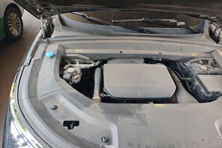 Used Li Auto L8 2024 Pro Model Engine Bay Right
