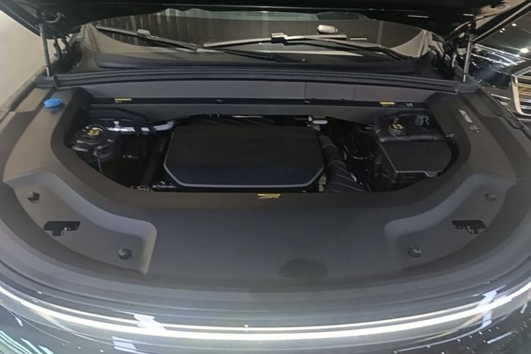 Used Li Auto L8 2024 Max Engine Bay