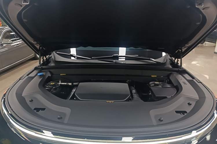 Used Li Auto L8 2024 Pro Model Engine Bay
