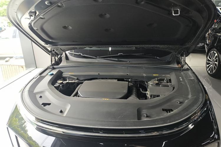 Used Li Auto L8 2024 Pro Model Engine Bay