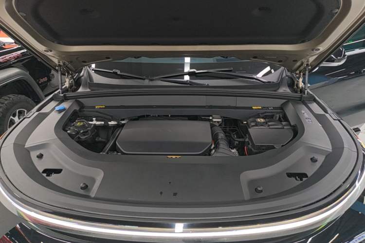 Used Li Auto L8 2024 Max Engine Bay