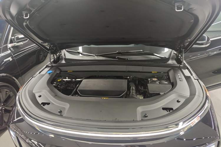 Used Li Auto L8 2024 Pro Model Engine Bay