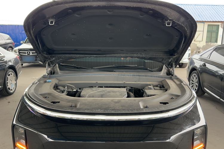Used Li Auto L8 2024 Pro Model Engine Bay