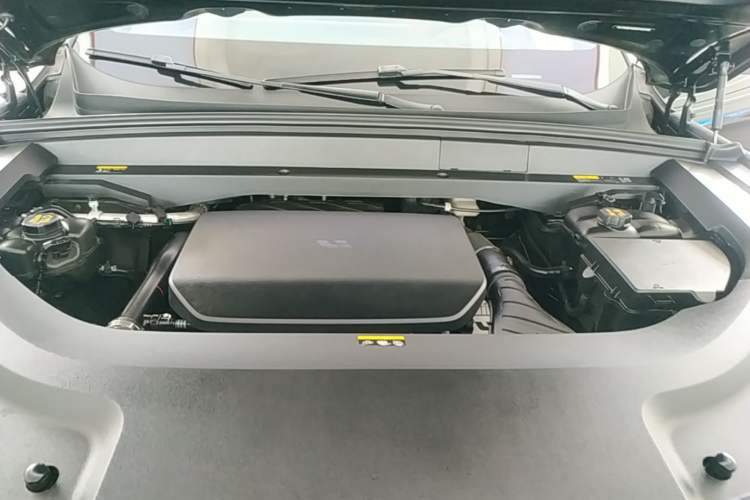 Used Li Auto L8 2024 Ultra Model Engine Bay