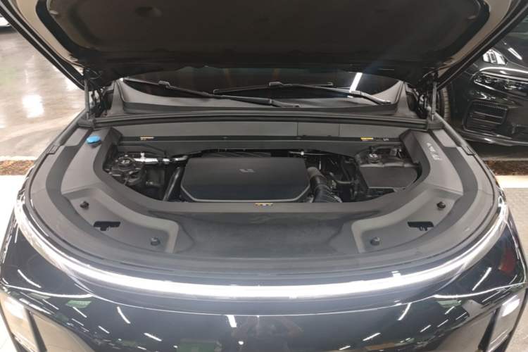 Used Li Auto L8 2024 Pro Model Engine Bay