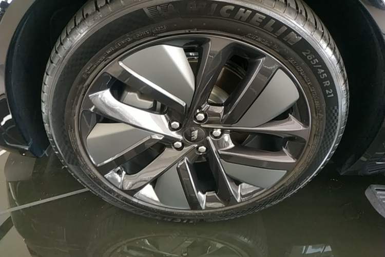 Used Li Auto L8 2024 Ultra Model Exterior 2