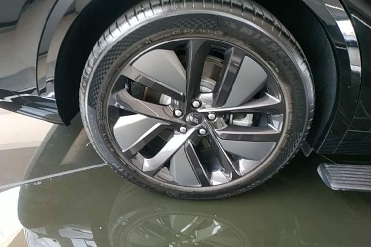 Used Li Auto L8 2024 Ultra Model Exterior 3