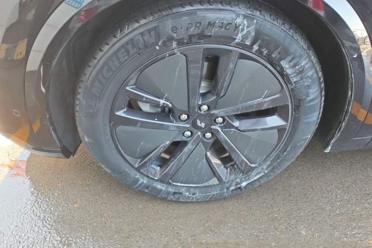 Used Li Auto L8 2024 Pro Model Exterior 4