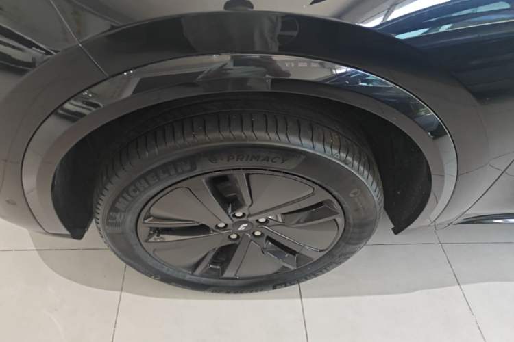 Used Li Auto L8 2024 Pro Model Exterior 4