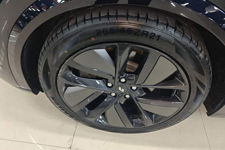 Used Li Auto L8 2024 Ultra Model Exterior 4