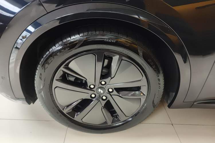Used Li Auto L8 2024 Pro Model Exterior 4