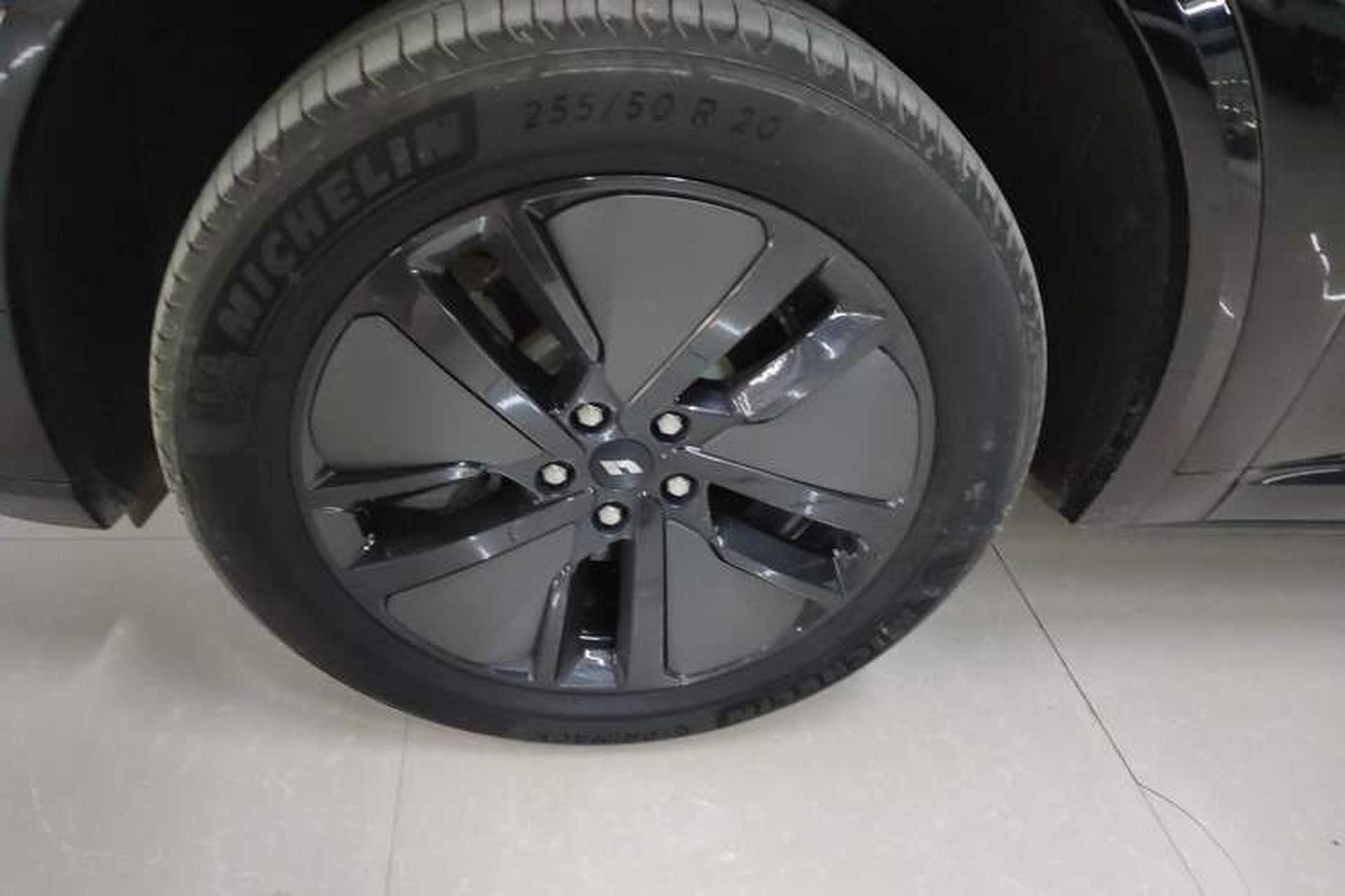 Used Li Auto L8 2024 Pro Model Exterior 4