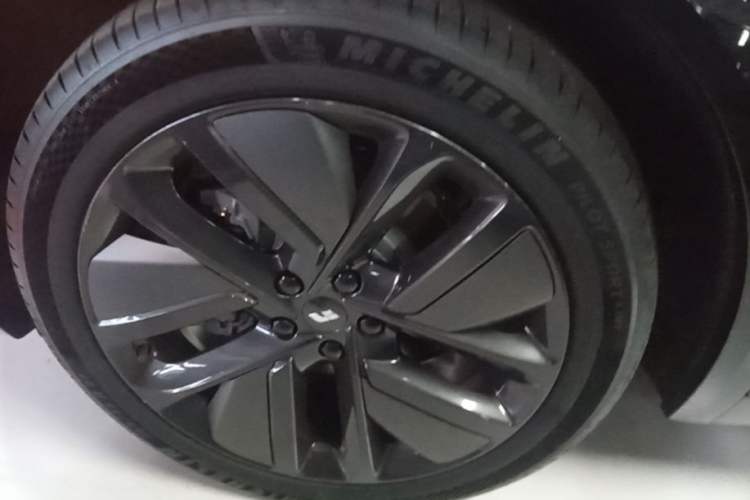 Used Li Auto L8 2024 Ultra Model Exterior 4
