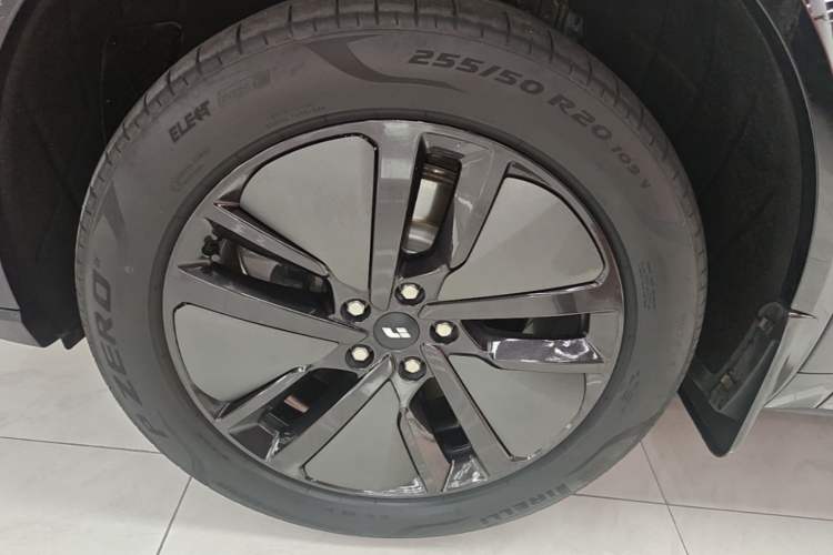 Used Li Auto L8 2024 Pro Model Exterior 4