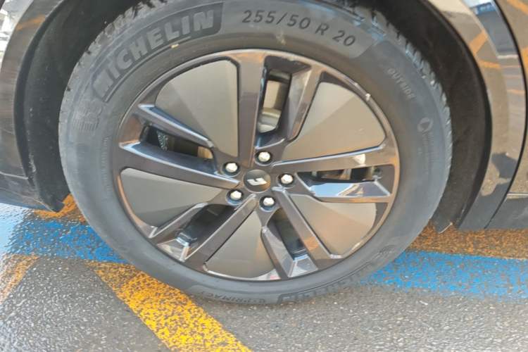 Used Li Auto L8 2024 Pro Model Exterior 5