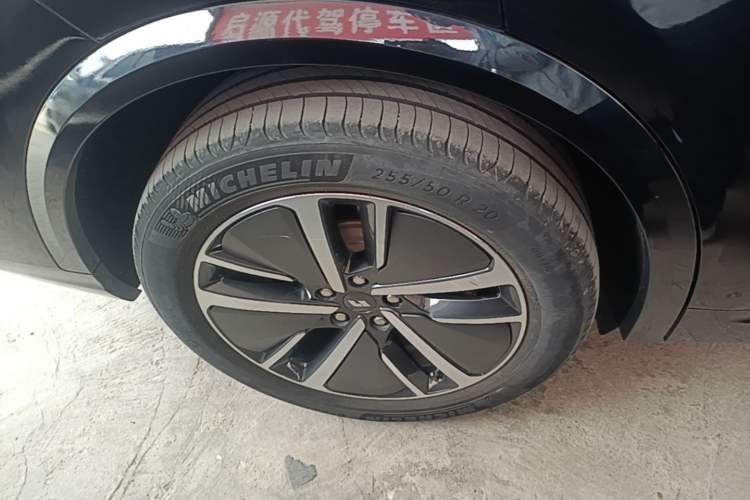 Used Li Auto L8 2024 Pro Model Exterior 5