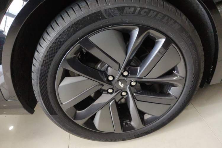 Used Li Auto L8 2024 Pro Model Exterior 5