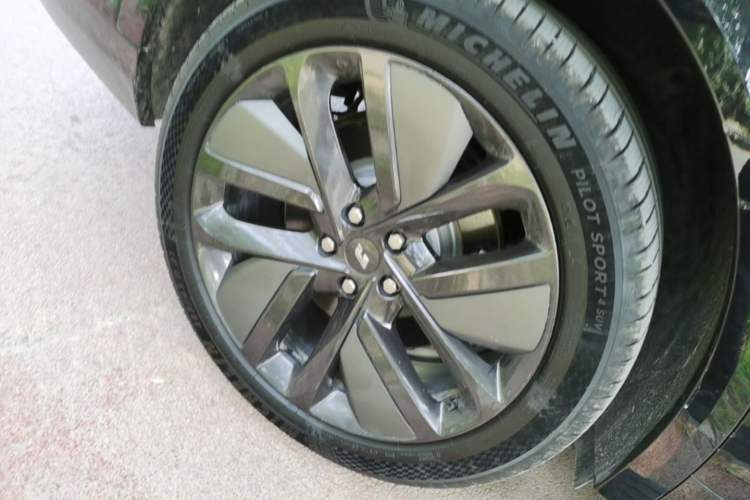 Used Li Auto L8 2024 Ultra Model Exterior 5