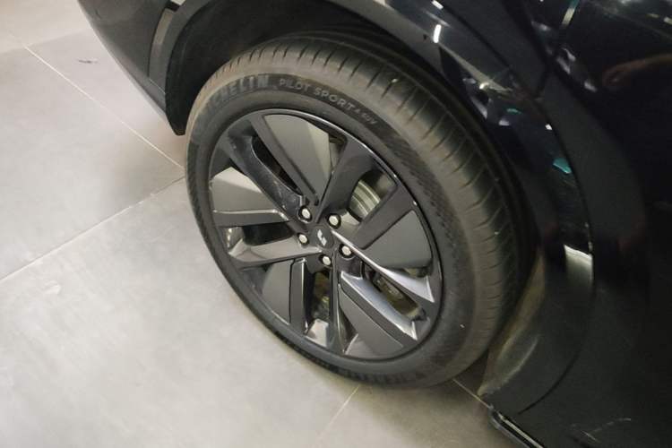 Used Li Auto L8 2024 Ultra Model Exterior 5