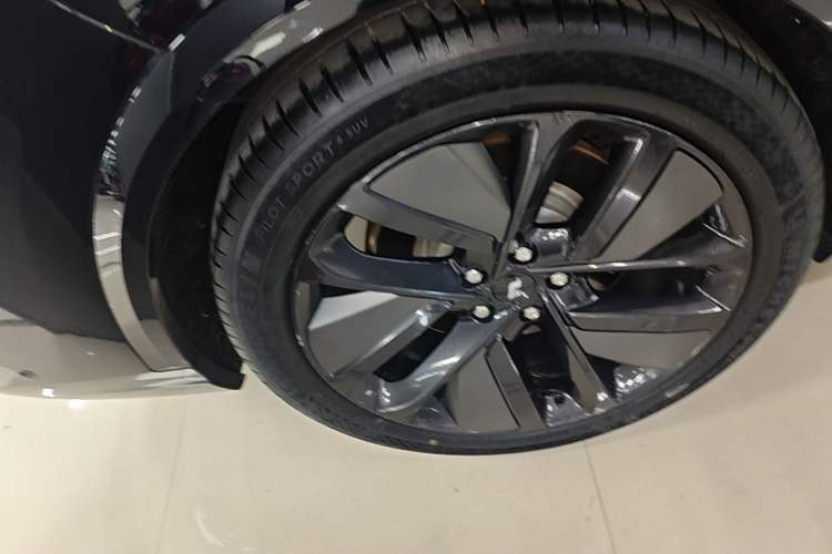 Used Li Auto L8 2024 Ultra Model Exterior 5