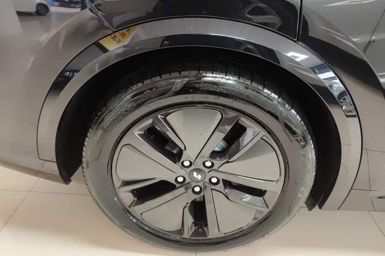 Used Li Auto L8 2024 Pro Model Exterior 5