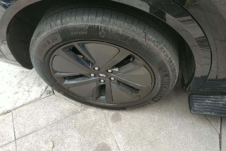 Used Li Auto L8 2024 Pro Model Exterior 5