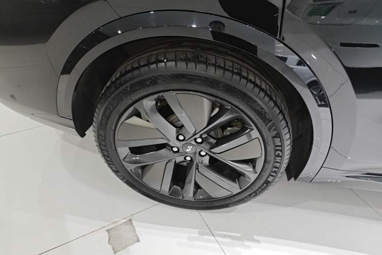 Used Li Auto L8 2024 Max Exterior 5