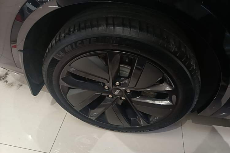 Used Li Auto L8 2024 Max Exterior 5