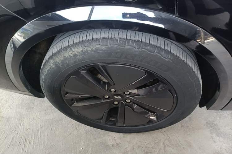 Used Li Auto L8 2024 Pro Model Exterior 5