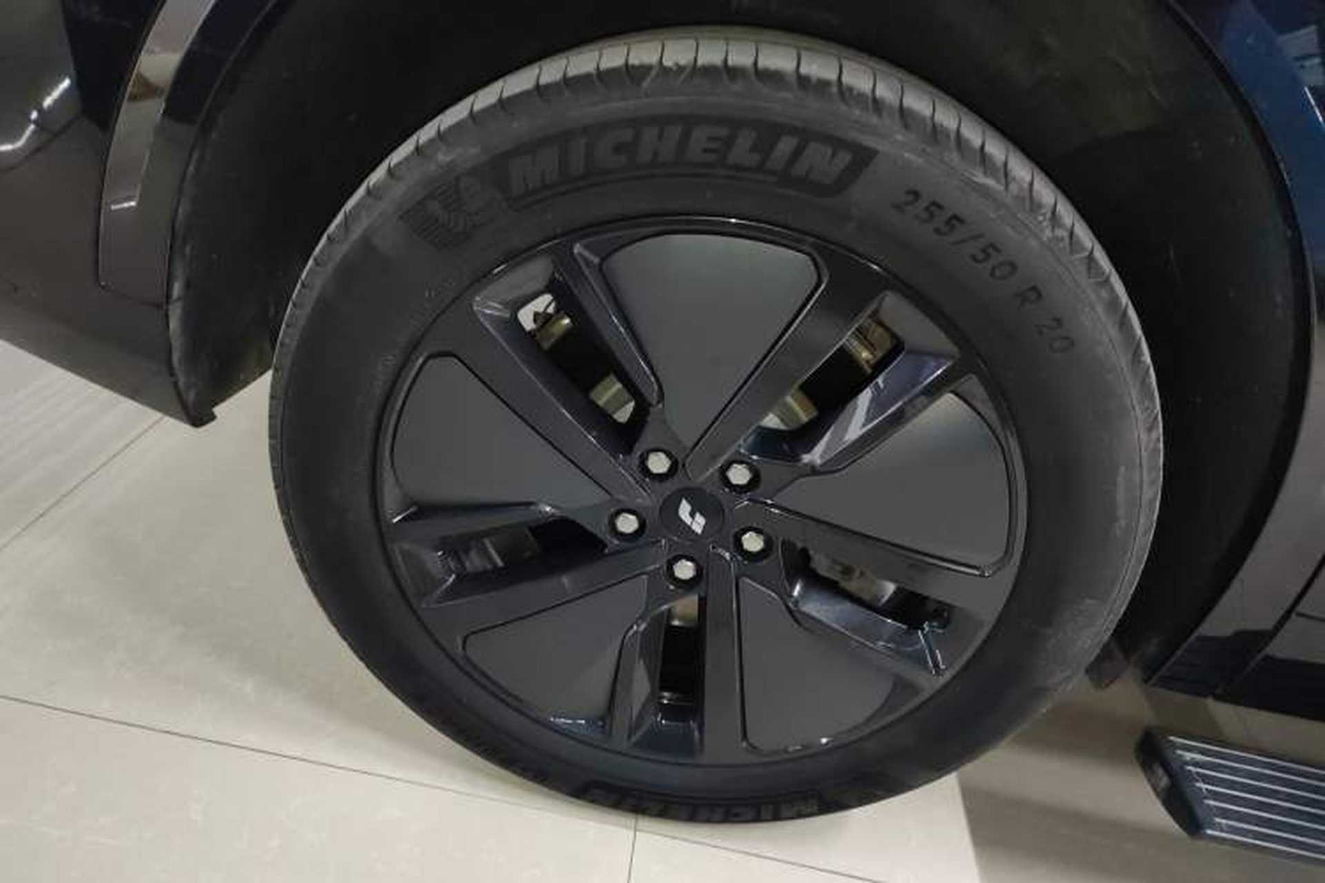 Used Li Auto L8 2024 Pro Model Exterior 5