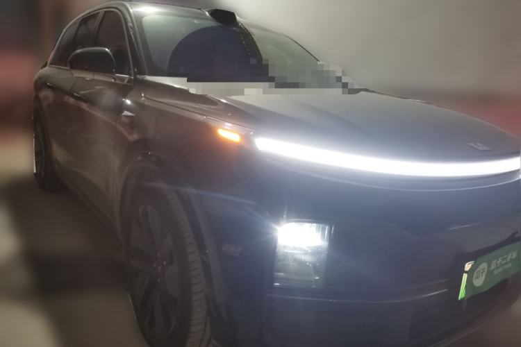 Used Li Auto L8  Front Right 45 Deg
