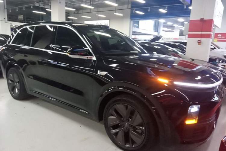 Used Li Auto L8 2024 Ultra Model Front Right 45 Deg
