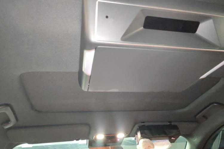 Used Li Auto L8 2024 Pro Model Headliner