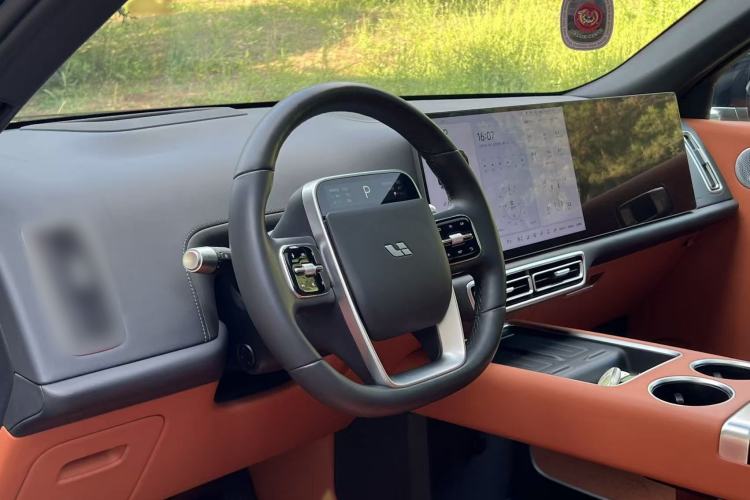 Used Li Auto L8 2024 Pro Model Interior 1
