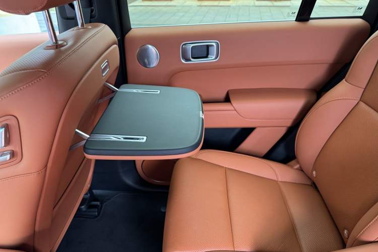 Used Li Auto L8 2024 Pro Model Interior 11